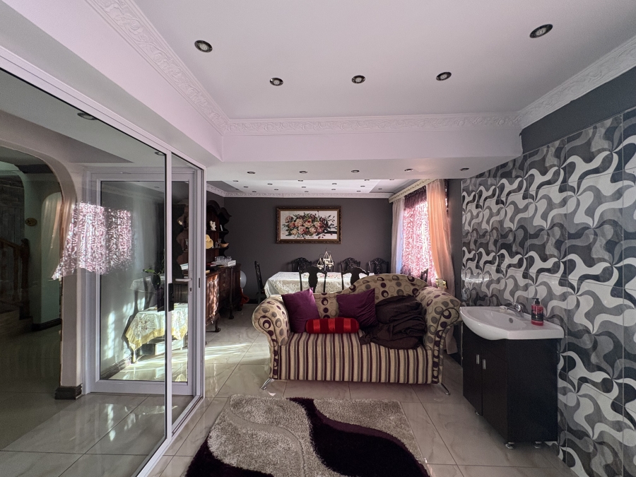 4 Bedroom Property for Sale in Lenham KwaZulu-Natal