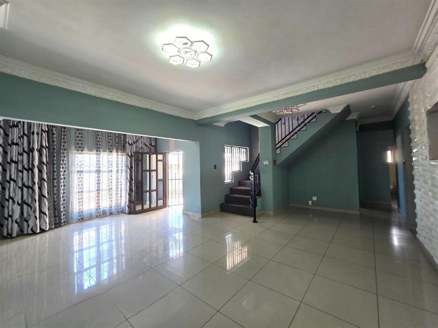 5 Bedroom Property for Sale in Eastbury KwaZulu-Natal