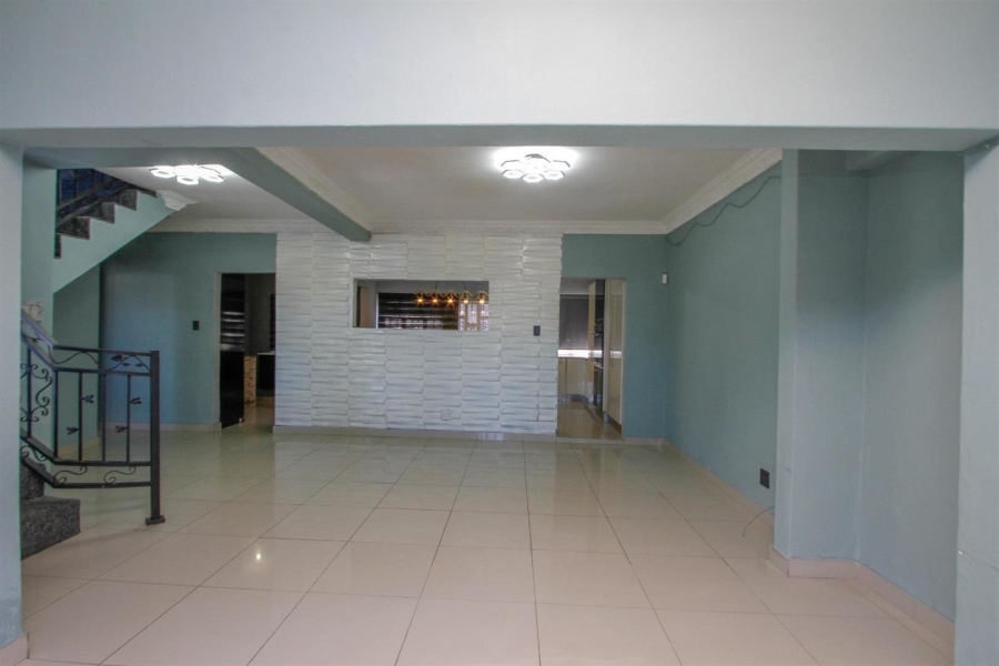5 Bedroom Property for Sale in Eastbury KwaZulu-Natal