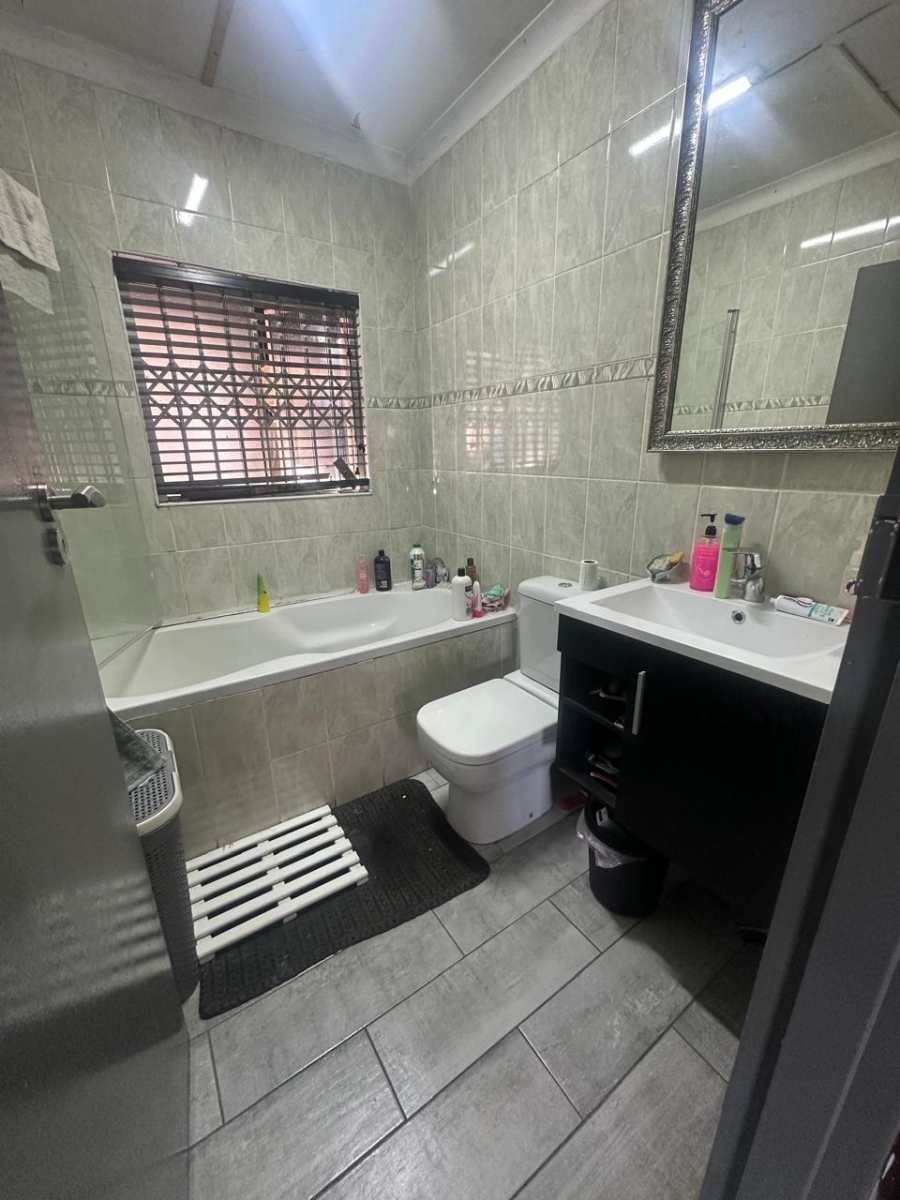To Let 3 Bedroom Property for Rent in Cleland KwaZulu-Natal