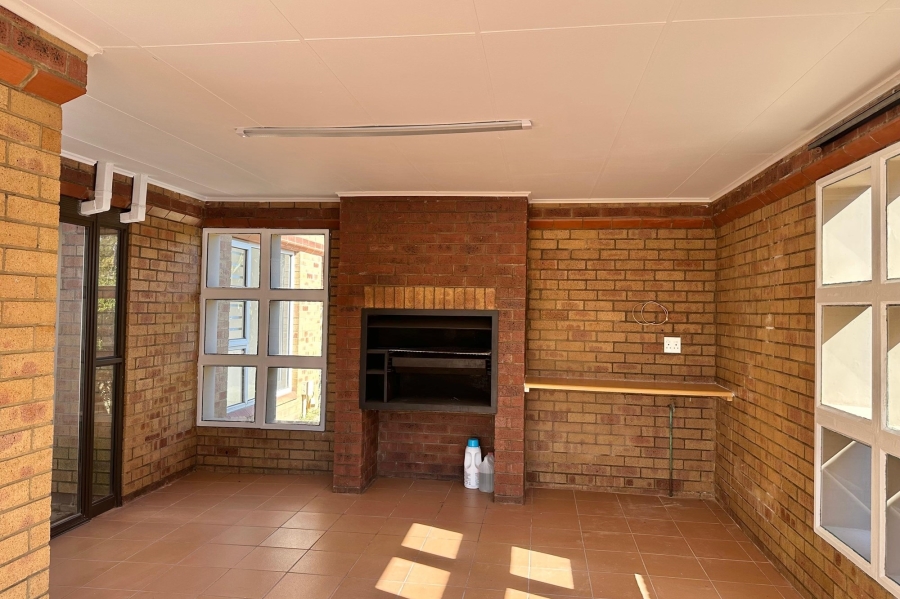 4 Bedroom Property for Sale in Aviary Hill KwaZulu-Natal