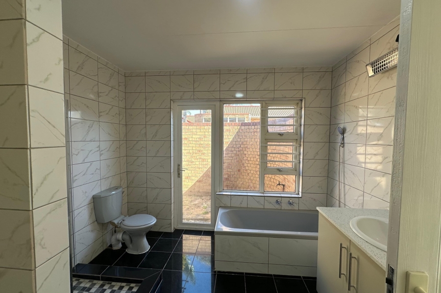 4 Bedroom Property for Sale in Aviary Hill KwaZulu-Natal