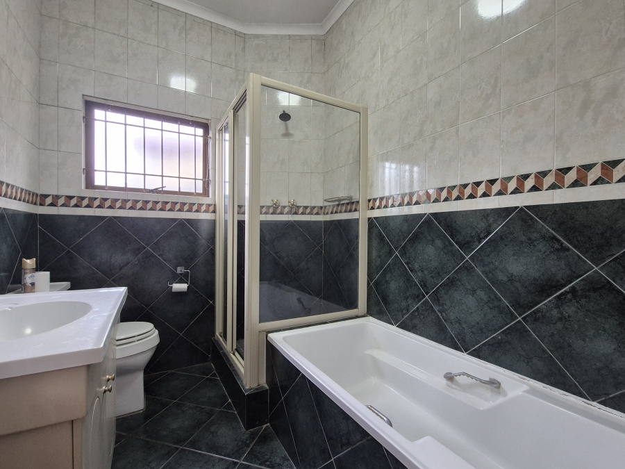 3 Bedroom Property for Sale in Tinley Manor KwaZulu-Natal