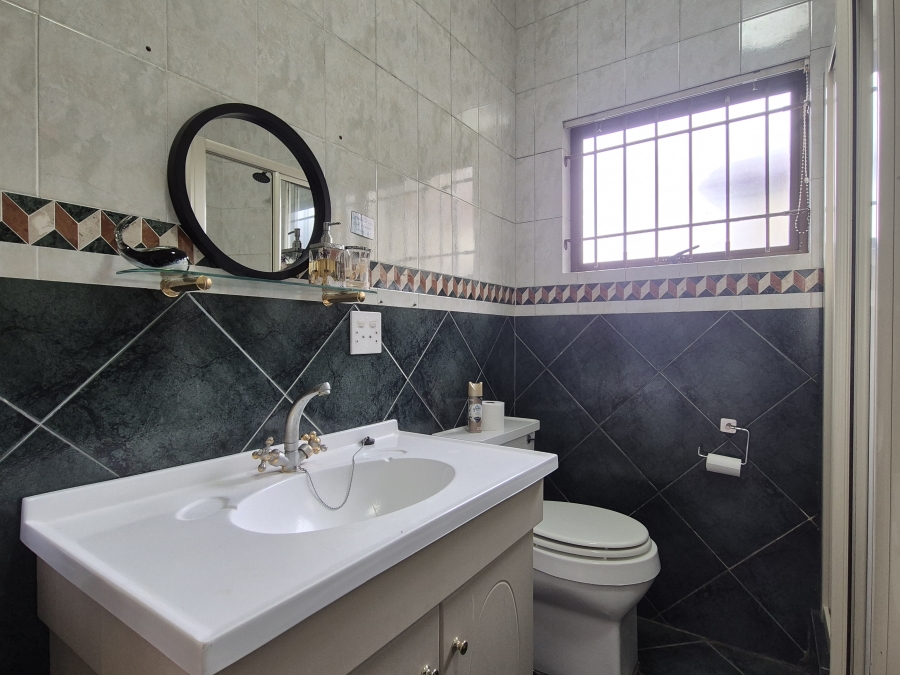 3 Bedroom Property for Sale in Tinley Manor KwaZulu-Natal