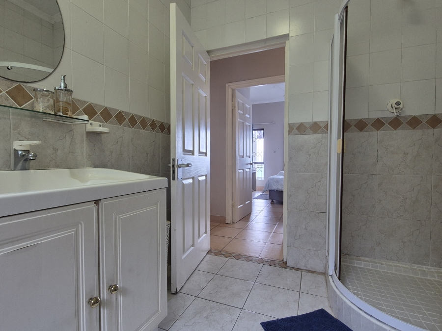 3 Bedroom Property for Sale in Tinley Manor KwaZulu-Natal