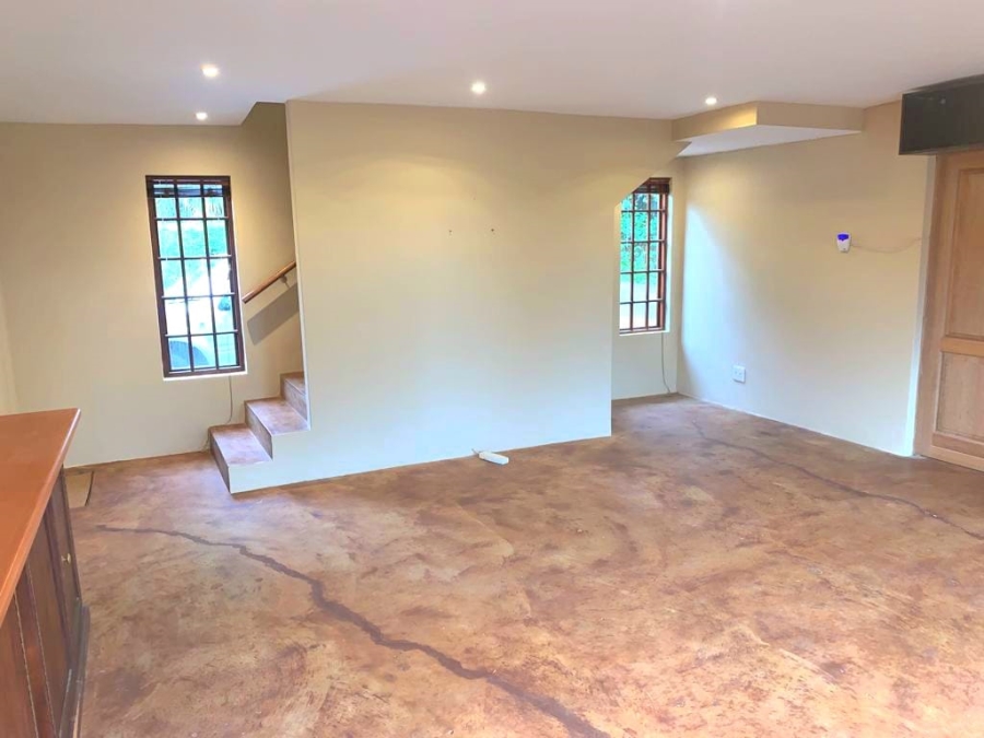 To Let 2 Bedroom Property for Rent in Crestholme KwaZulu-Natal