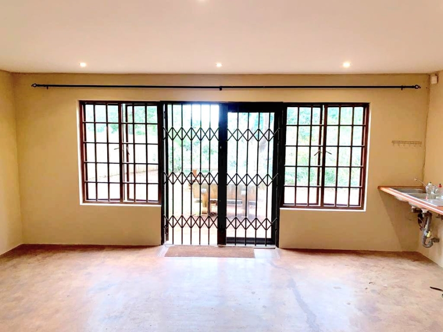 To Let 2 Bedroom Property for Rent in Crestholme KwaZulu-Natal