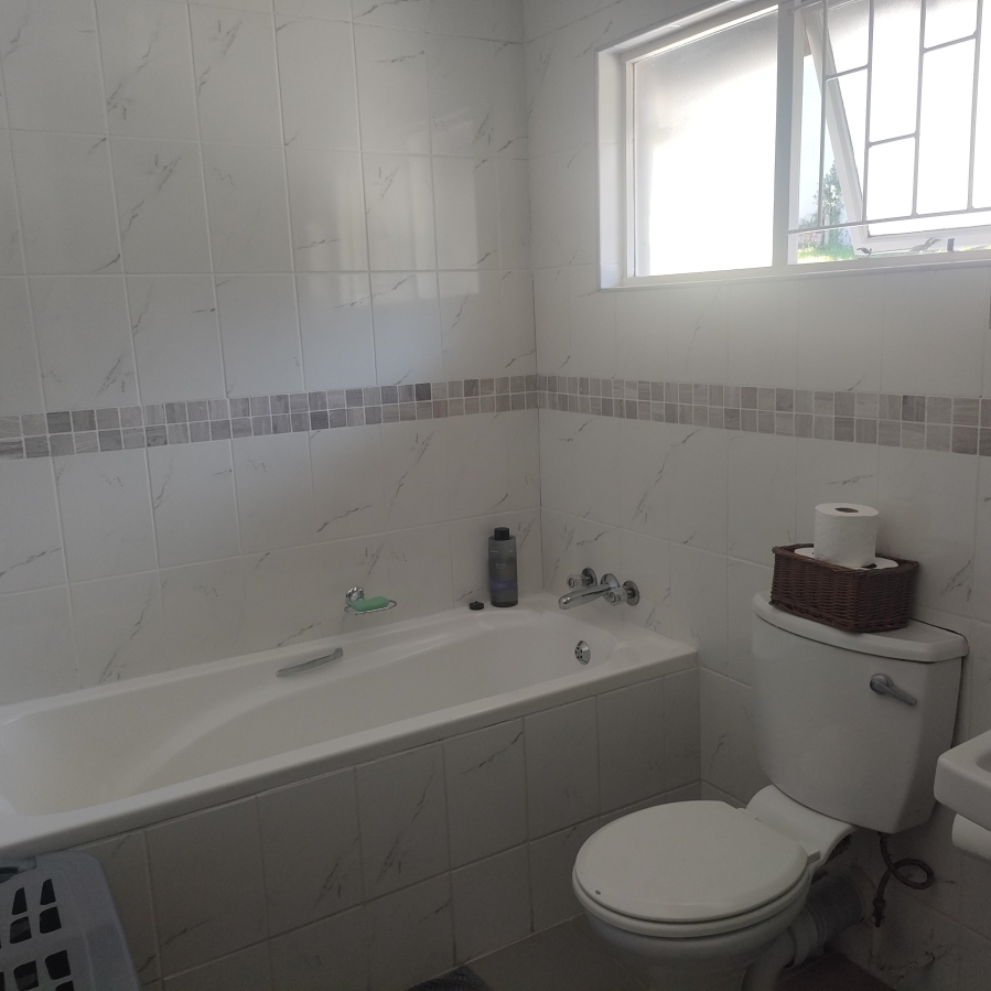 2 Bedroom Property for Sale in Kloof KwaZulu-Natal