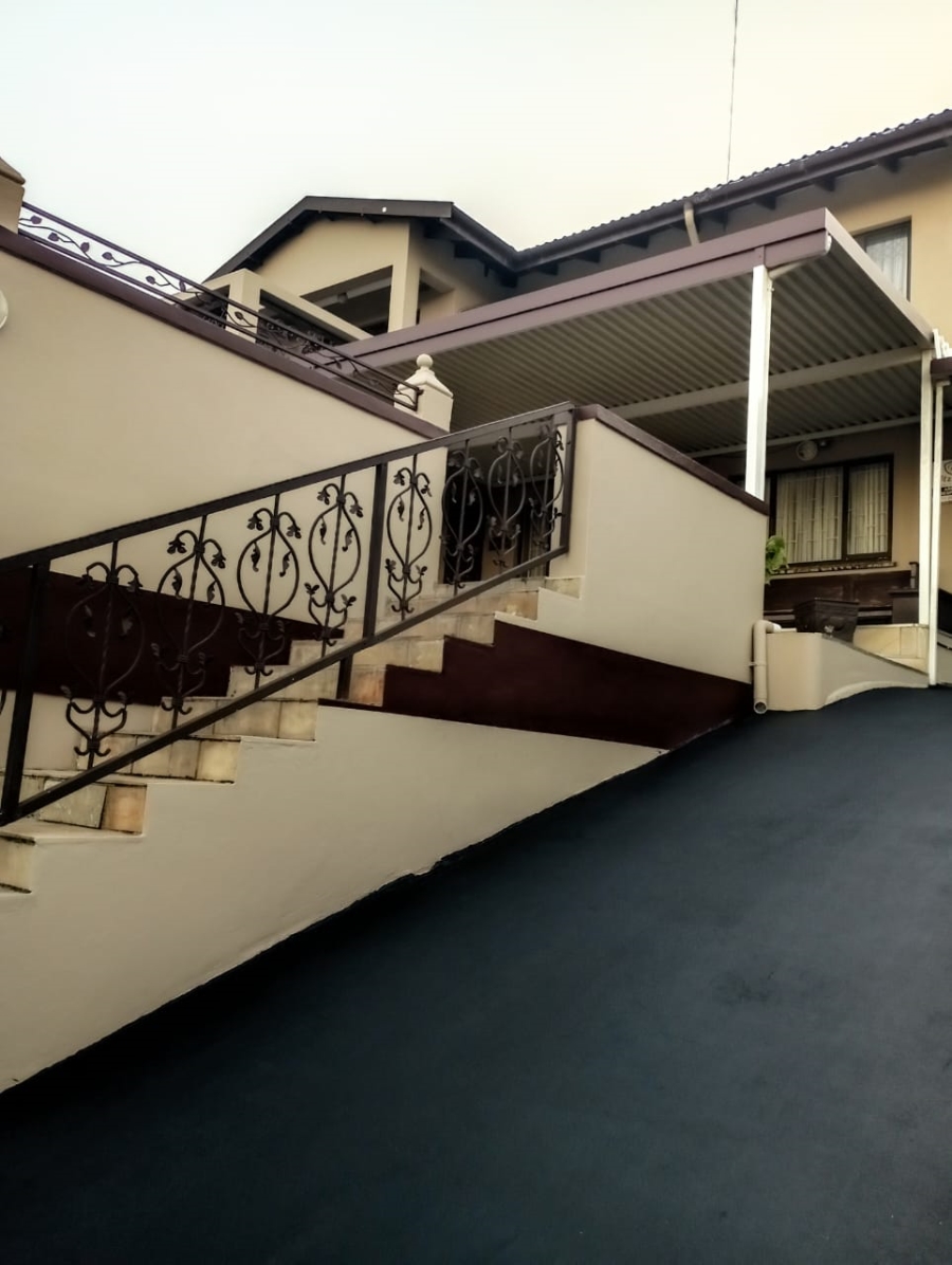 6 Bedroom Property for Sale in Mobeni Heights KwaZulu-Natal