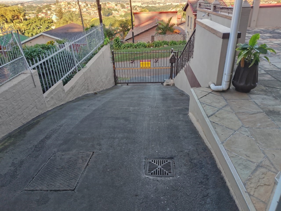 6 Bedroom Property for Sale in Mobeni Heights KwaZulu-Natal