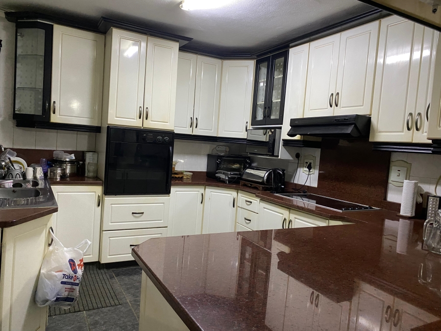 6 Bedroom Property for Sale in Mobeni Heights KwaZulu-Natal