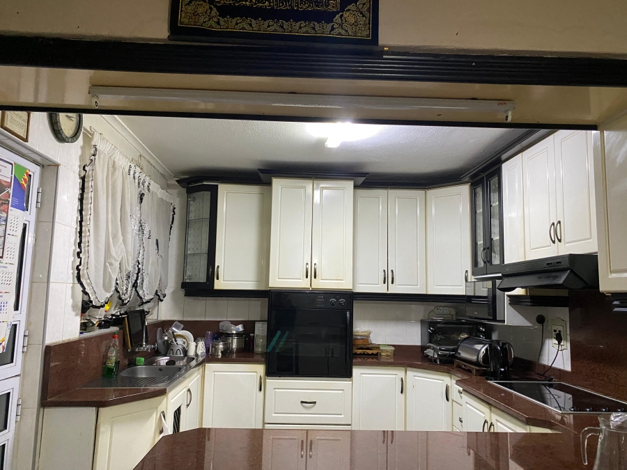 6 Bedroom Property for Sale in Mobeni Heights KwaZulu-Natal