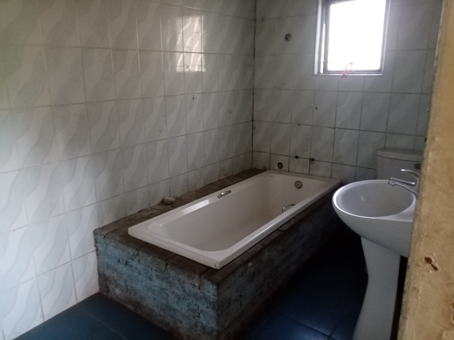 6 Bedroom Property for Sale in Hillary KwaZulu-Natal