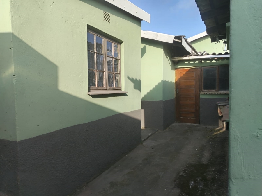 6 Bedroom Property for Sale in Esikhawini KwaZulu-Natal