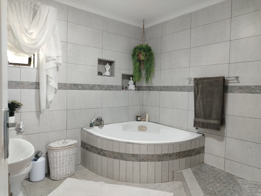 3 Bedroom Property for Sale in Meer En See KwaZulu-Natal