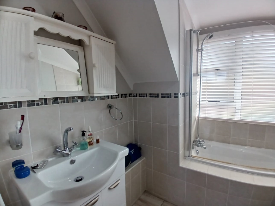 5 Bedroom Property for Sale in Gillitts KwaZulu-Natal