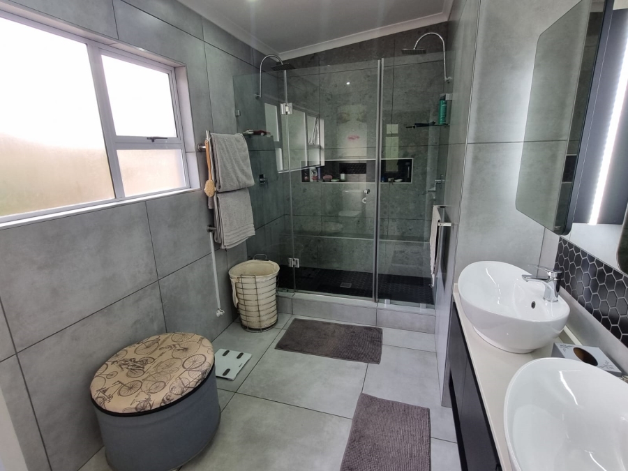 5 Bedroom Property for Sale in Gillitts KwaZulu-Natal