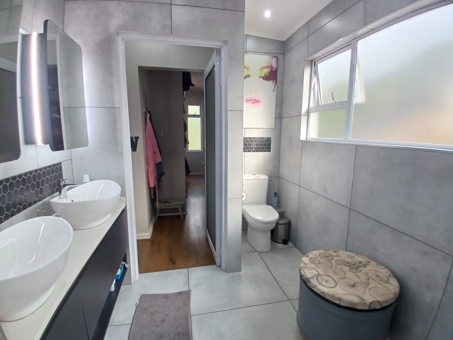 5 Bedroom Property for Sale in Gillitts KwaZulu-Natal