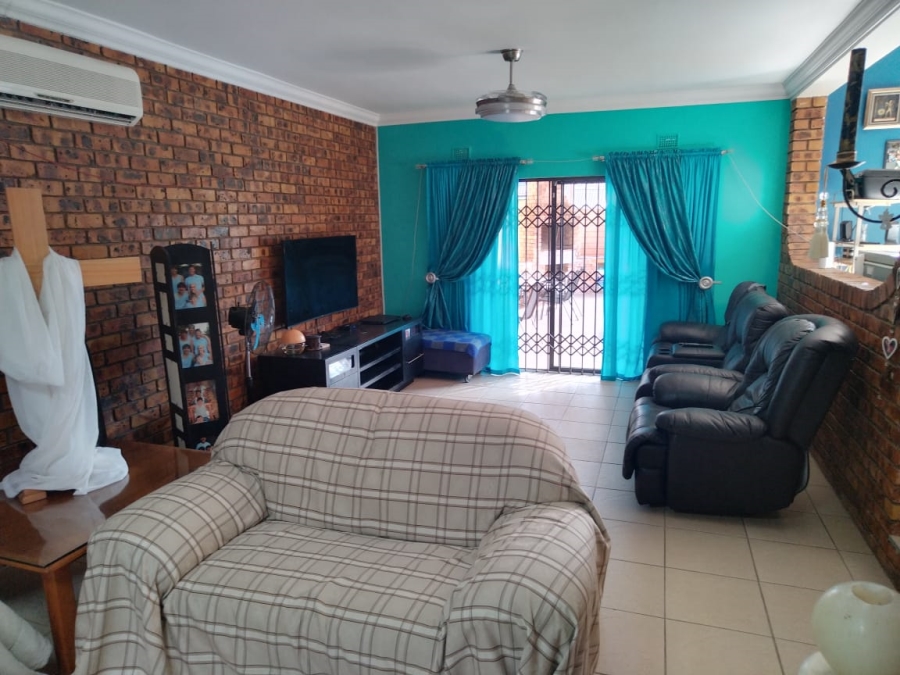 3 Bedroom Property for Sale in Meer En See KwaZulu-Natal