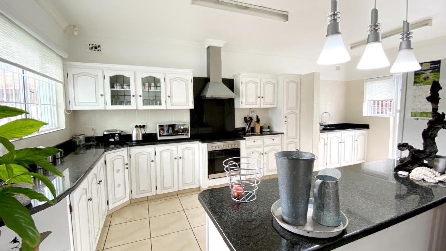 6 Bedroom Property for Sale in Pennington KwaZulu-Natal
