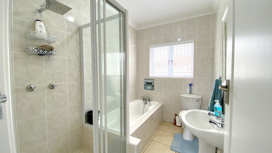 6 Bedroom Property for Sale in Pennington KwaZulu-Natal