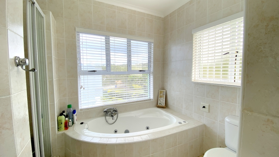 6 Bedroom Property for Sale in Pennington KwaZulu-Natal