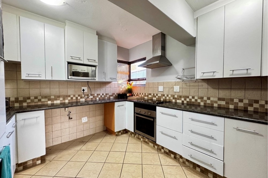 To Let 4 Bedroom Property for Rent in Salt Rock KwaZulu-Natal