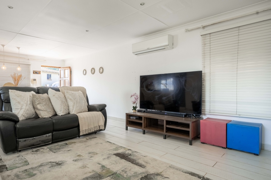 3 Bedroom Property for Sale in Amanzimtoti KwaZulu-Natal