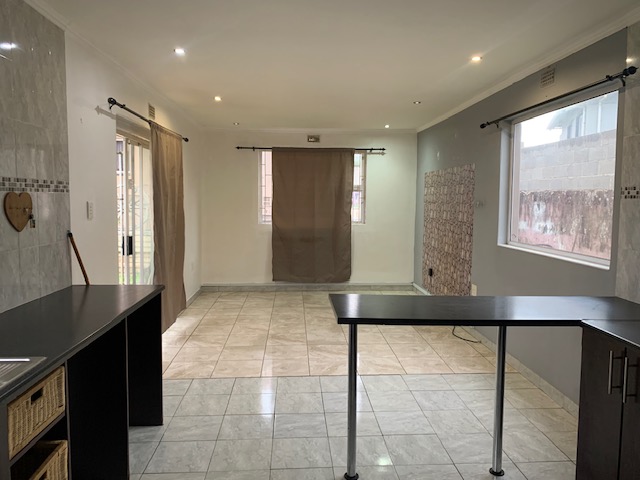 To Let 2 Bedroom Property for Rent in Queensburgh KwaZulu-Natal