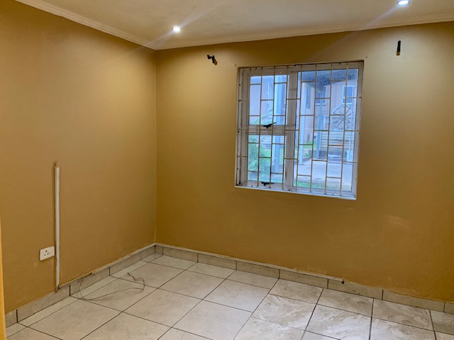 To Let 2 Bedroom Property for Rent in Queensburgh KwaZulu-Natal