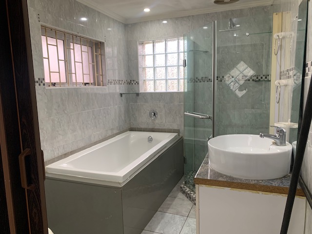To Let 2 Bedroom Property for Rent in Queensburgh KwaZulu-Natal