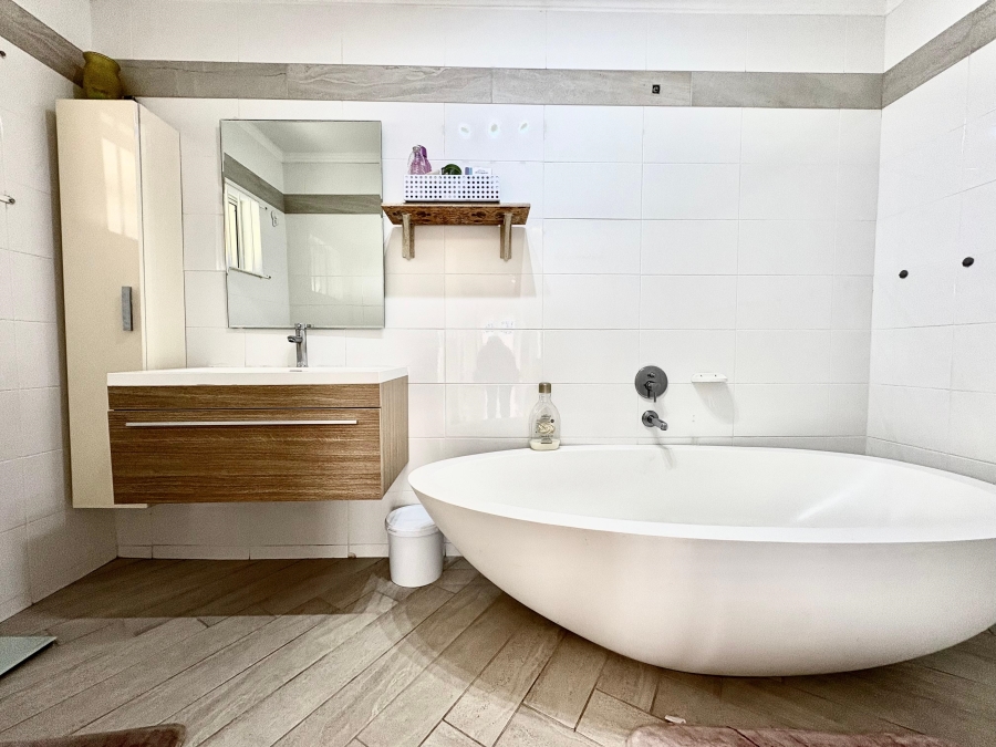 5 Bedroom Property for Sale in Sheffield Beach KwaZulu-Natal