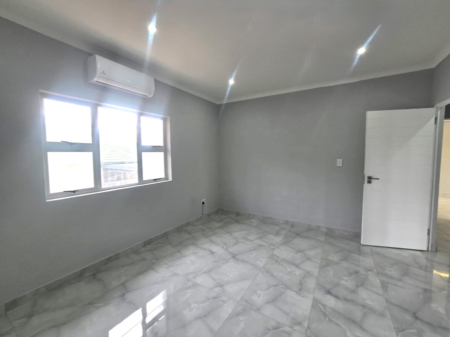 To Let 2 Bedroom Property for Rent in Somerset Park KwaZulu-Natal