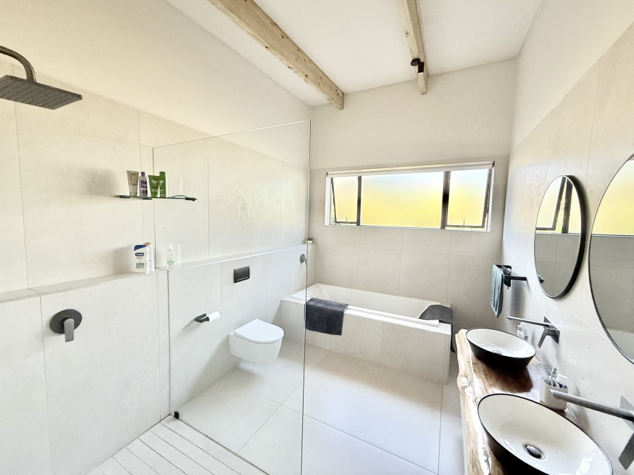 To Let 4 Bedroom Property for Rent in Sheffield Beach KwaZulu-Natal