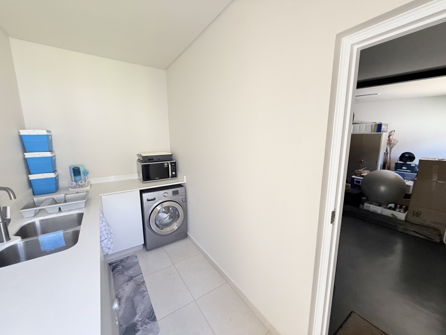 To Let 4 Bedroom Property for Rent in Sheffield Beach KwaZulu-Natal