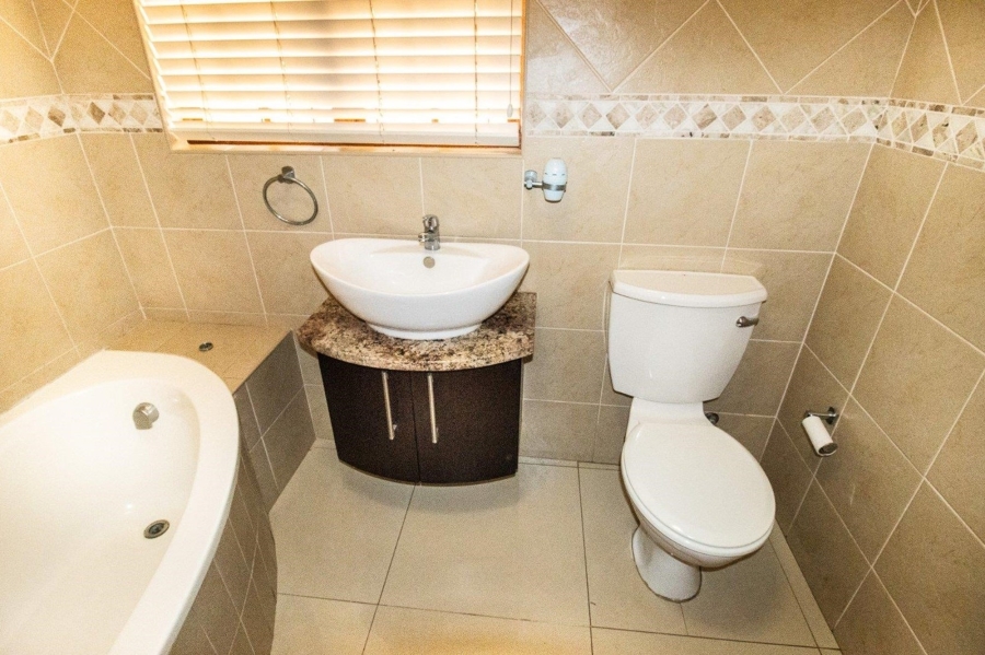 4 Bedroom Property for Sale in Deepdale KwaZulu-Natal