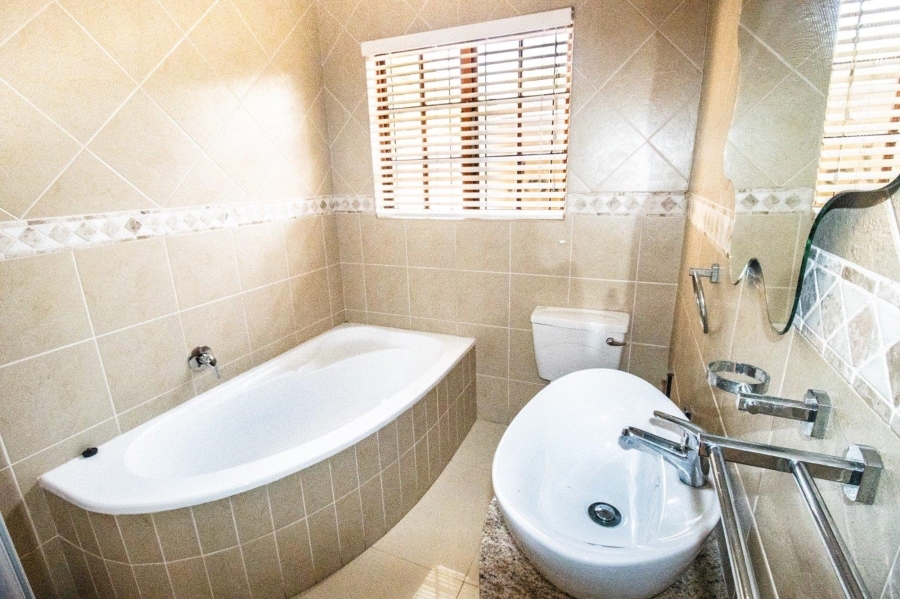 4 Bedroom Property for Sale in Deepdale KwaZulu-Natal