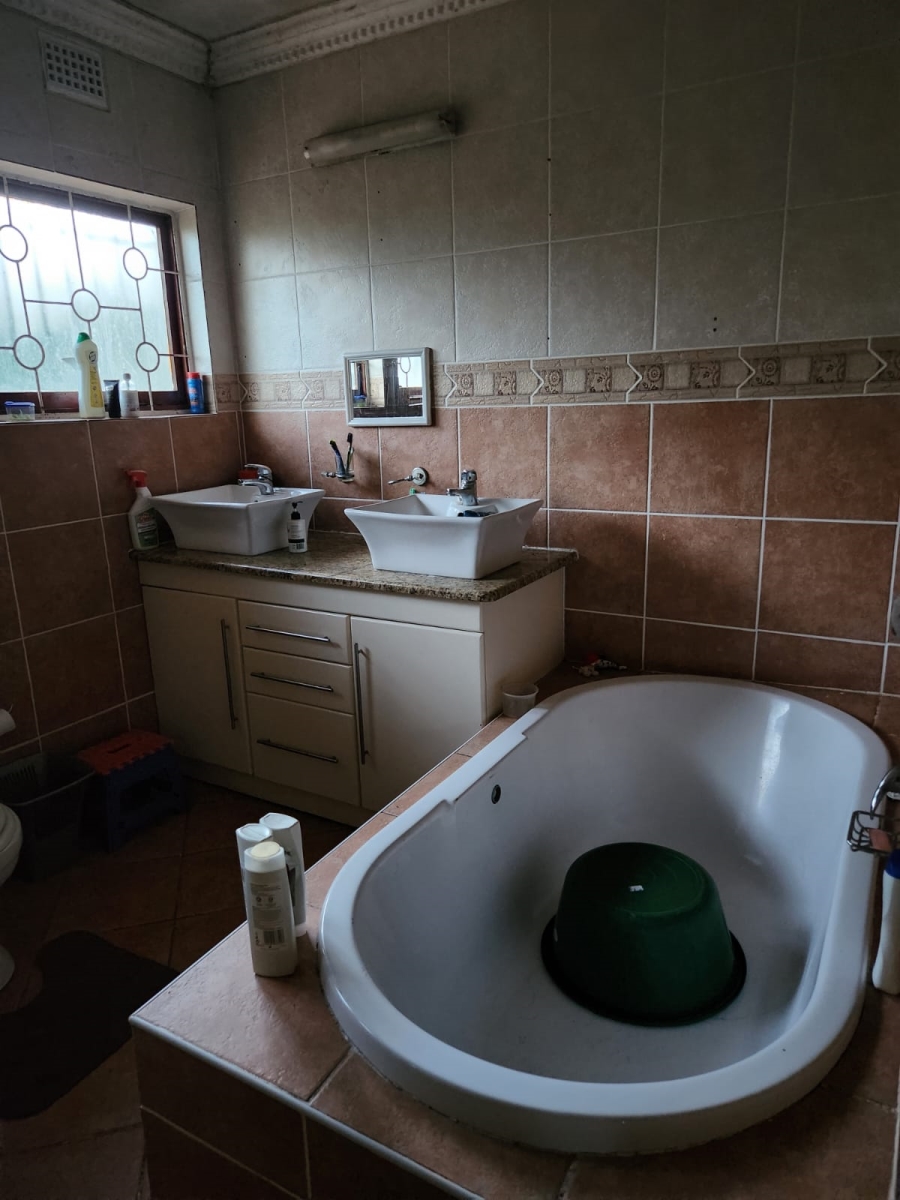 5 Bedroom Property for Sale in Kwambonambi KwaZulu-Natal