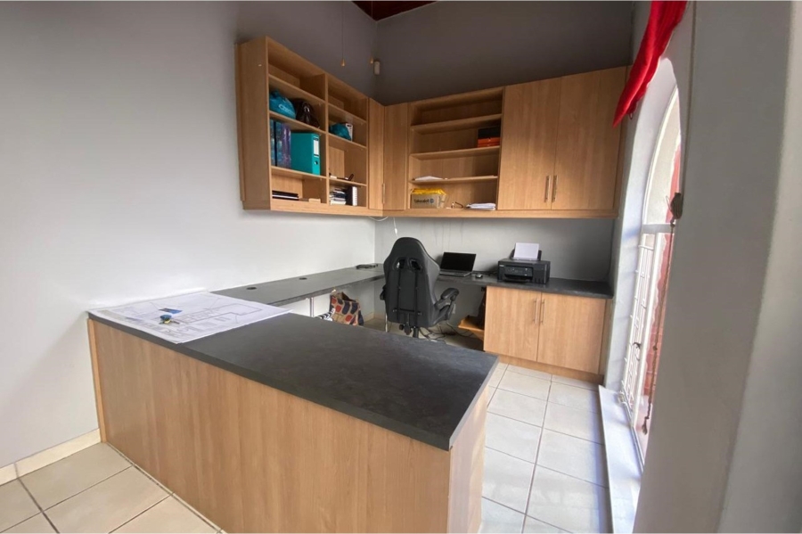 4 Bedroom Property for Sale in Signal Hill KwaZulu-Natal