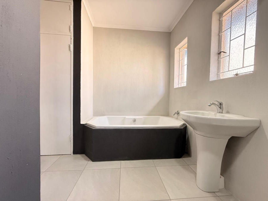 3 Bedroom Property for Sale in Huttenheights KwaZulu-Natal