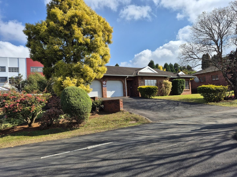 3 Bedroom Property for Sale in Hilton Gardens KwaZulu-Natal