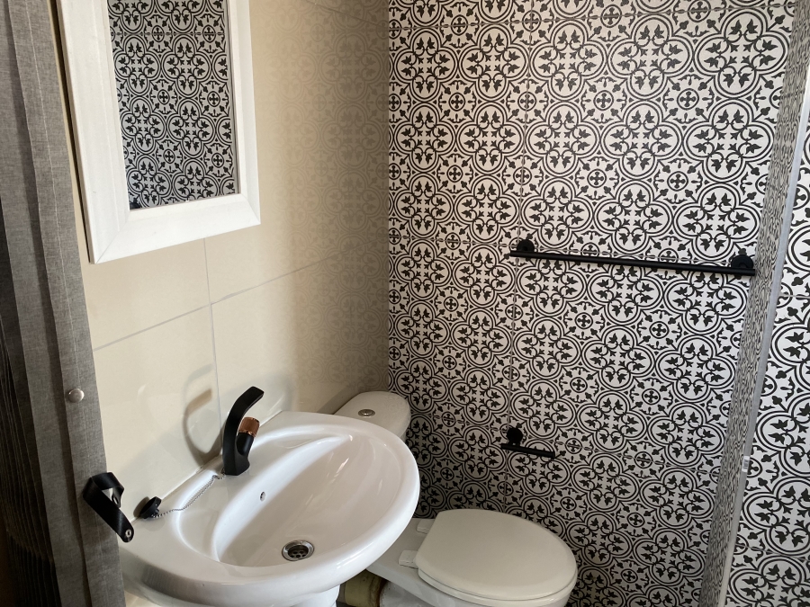 1 Bedroom Property for Sale in Montclair KwaZulu-Natal