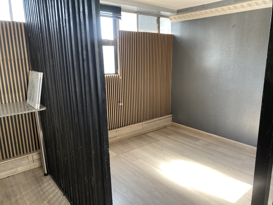 1 Bedroom Property for Sale in Montclair KwaZulu-Natal