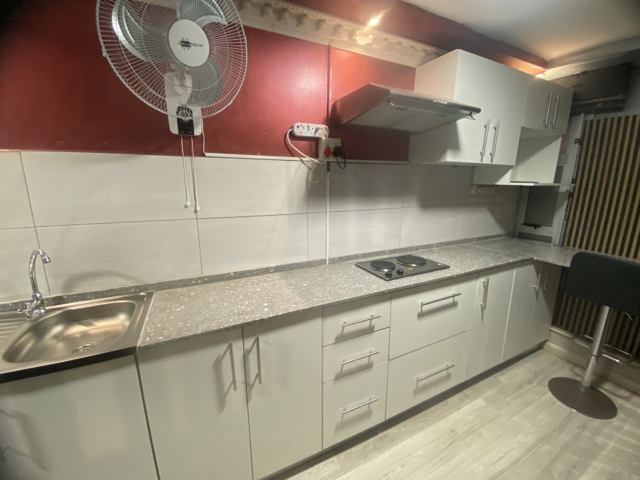 1 Bedroom Property for Sale in Montclair KwaZulu-Natal