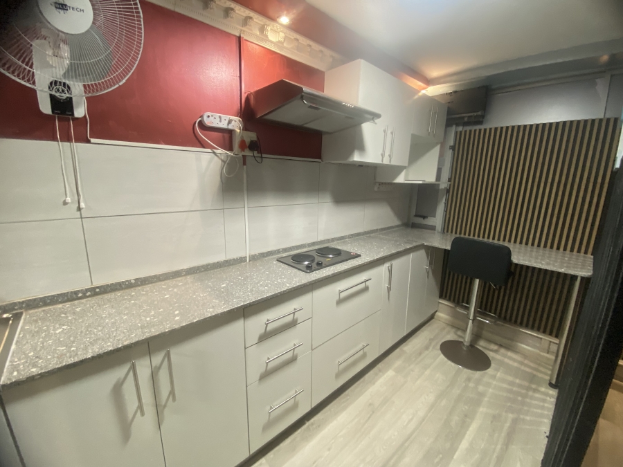 1 Bedroom Property for Sale in Montclair KwaZulu-Natal
