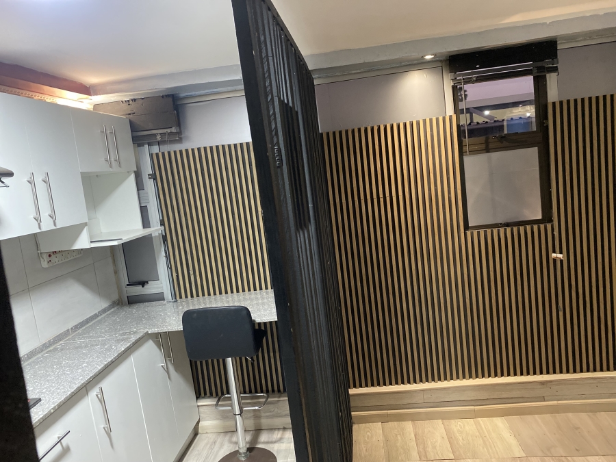 1 Bedroom Property for Sale in Montclair KwaZulu-Natal