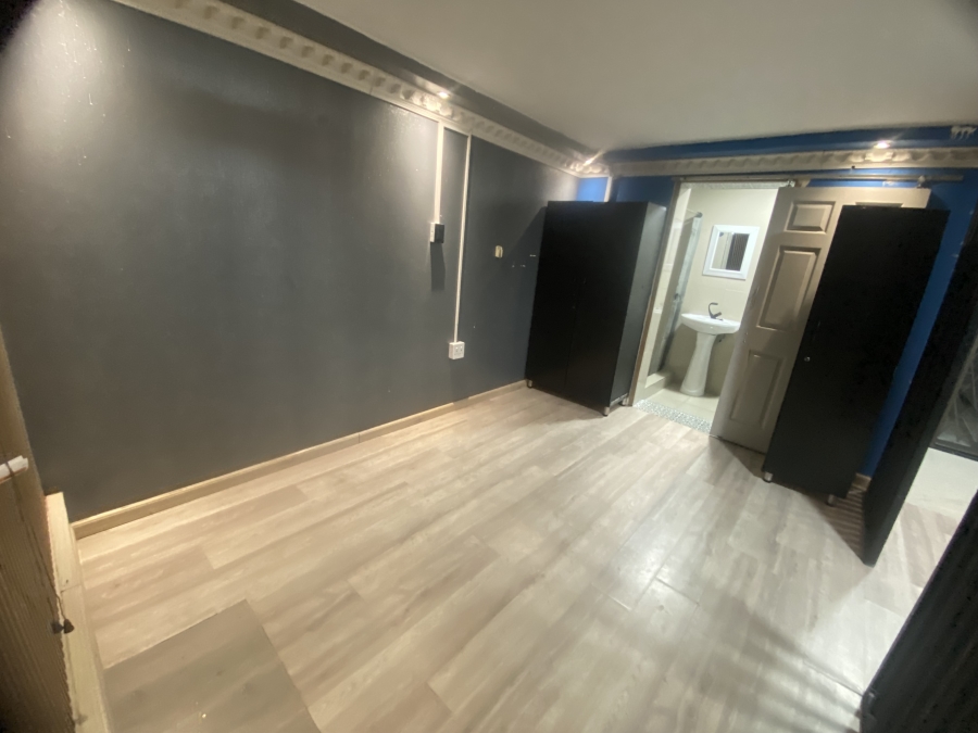 1 Bedroom Property for Sale in Montclair KwaZulu-Natal