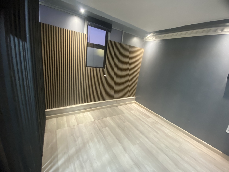 1 Bedroom Property for Sale in Montclair KwaZulu-Natal
