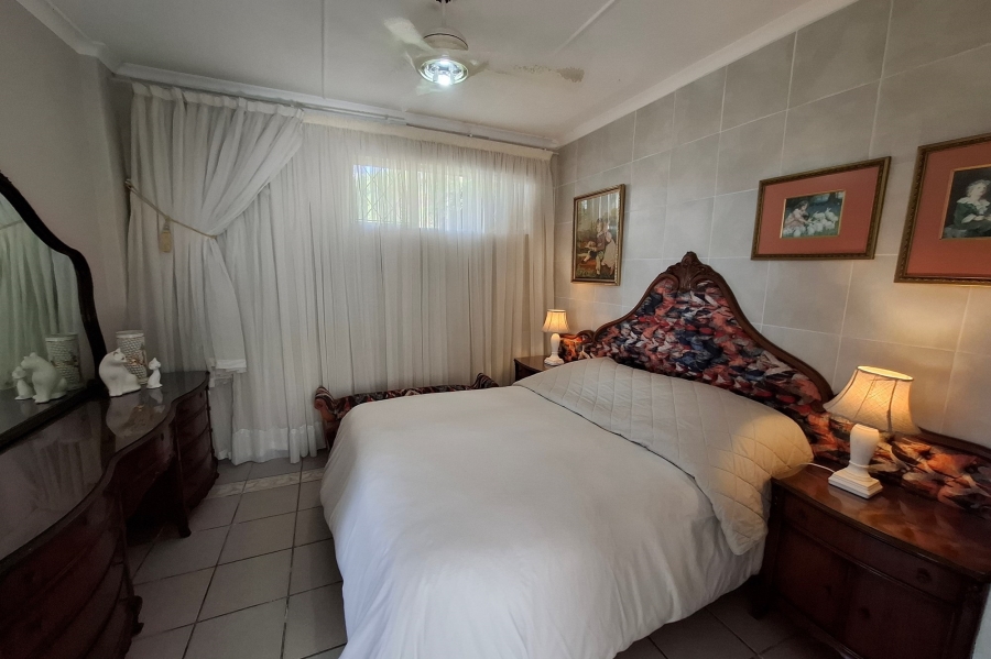 6 Bedroom Property for Sale in Manaba Beach KwaZulu-Natal