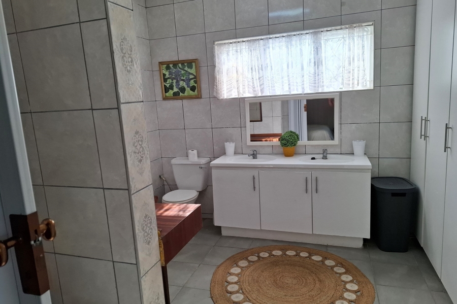 6 Bedroom Property for Sale in Manaba Beach KwaZulu-Natal